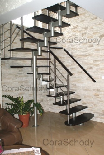 Kovové schody CORA model Mix 220 vertikálne L-90 12 prvkov