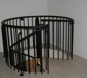  Kovové zábradlia na točité schody CORA model Madryt 00