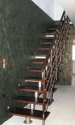 Schody metalowe CORA model Mix 250 lux L-90 13 elementów