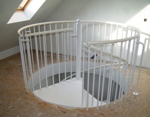 Kovové zábradlie na točité schody CORA model Madryt 02