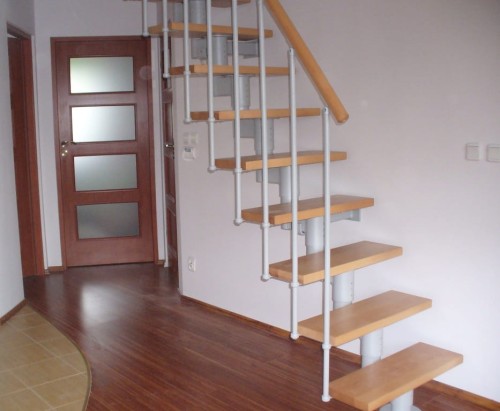 Schody modulární CORA model Mix 09 L-90 12 prvků