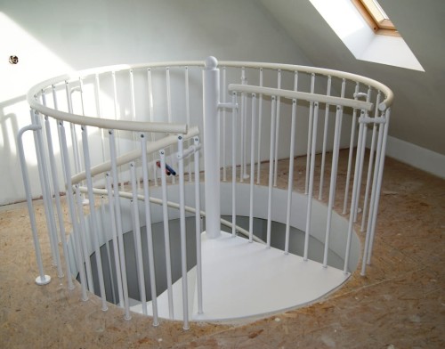 Balustrada metalowa do schodów kręconych CORA model Madryt 02