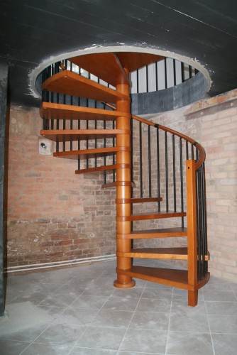  Točité schody CORA model Berlin 00 S 180 cm 