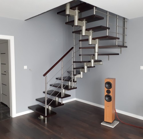 Metalltreppe Modell CORA Mix 220 vertikal U-180 15 Elemente