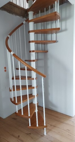  Schodiště točité CORA model Madryt 05 S 170 cm 