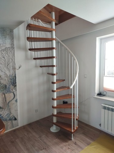  Schodiště točité CORA model Madryt 05 120 cm 